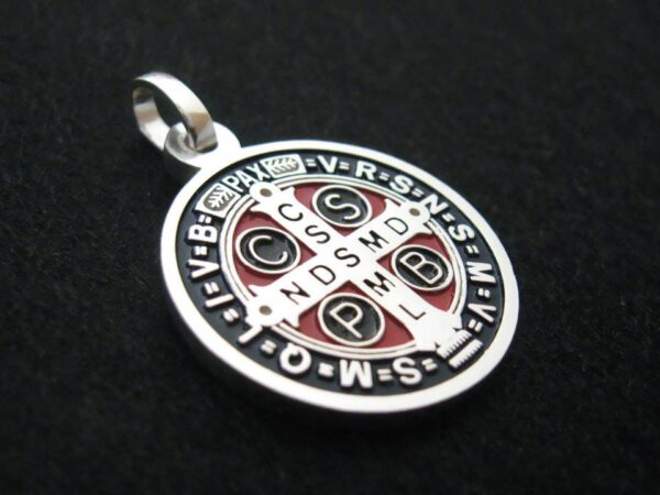 Medalla San Benito Color Negro